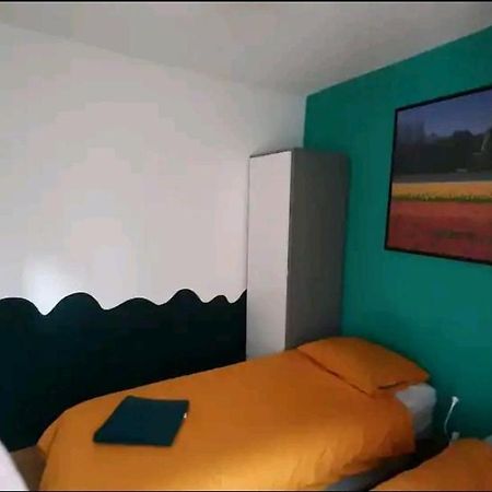 Nicole, Not For Parties, Not A Hotel, Room With Shared Bathroom, No Kitchen Amsterdam Bagian luar foto