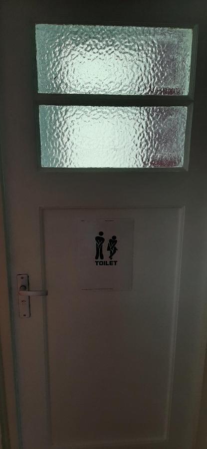 Nicole, Not For Parties, Not A Hotel, Room With Shared Bathroom, No Kitchen Amsterdam Bagian luar foto